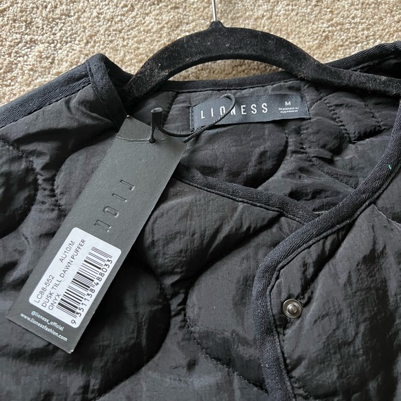 LIONESS DUSK TILL DAWN PUFFER JACKET ONYX - Picture 3 of 3